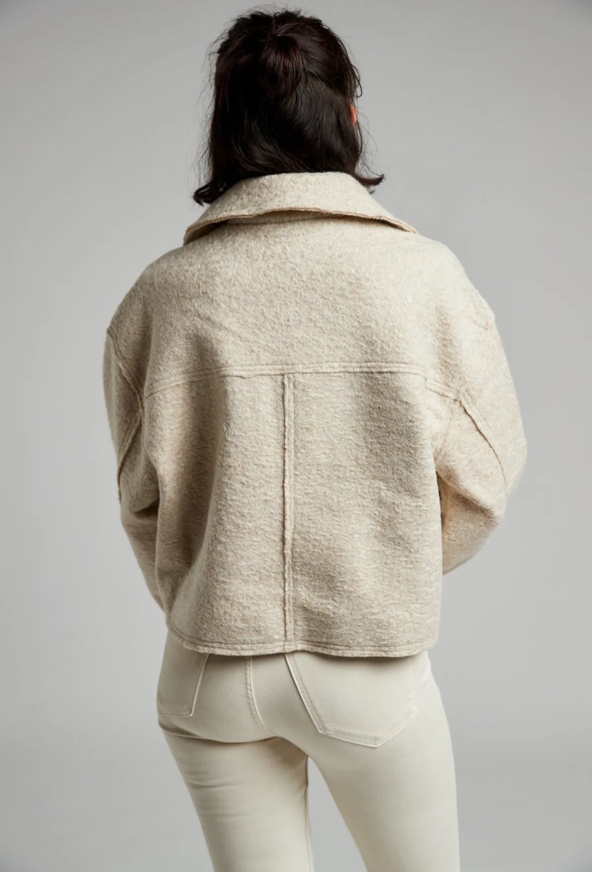 Korte jas beige met borstzakken