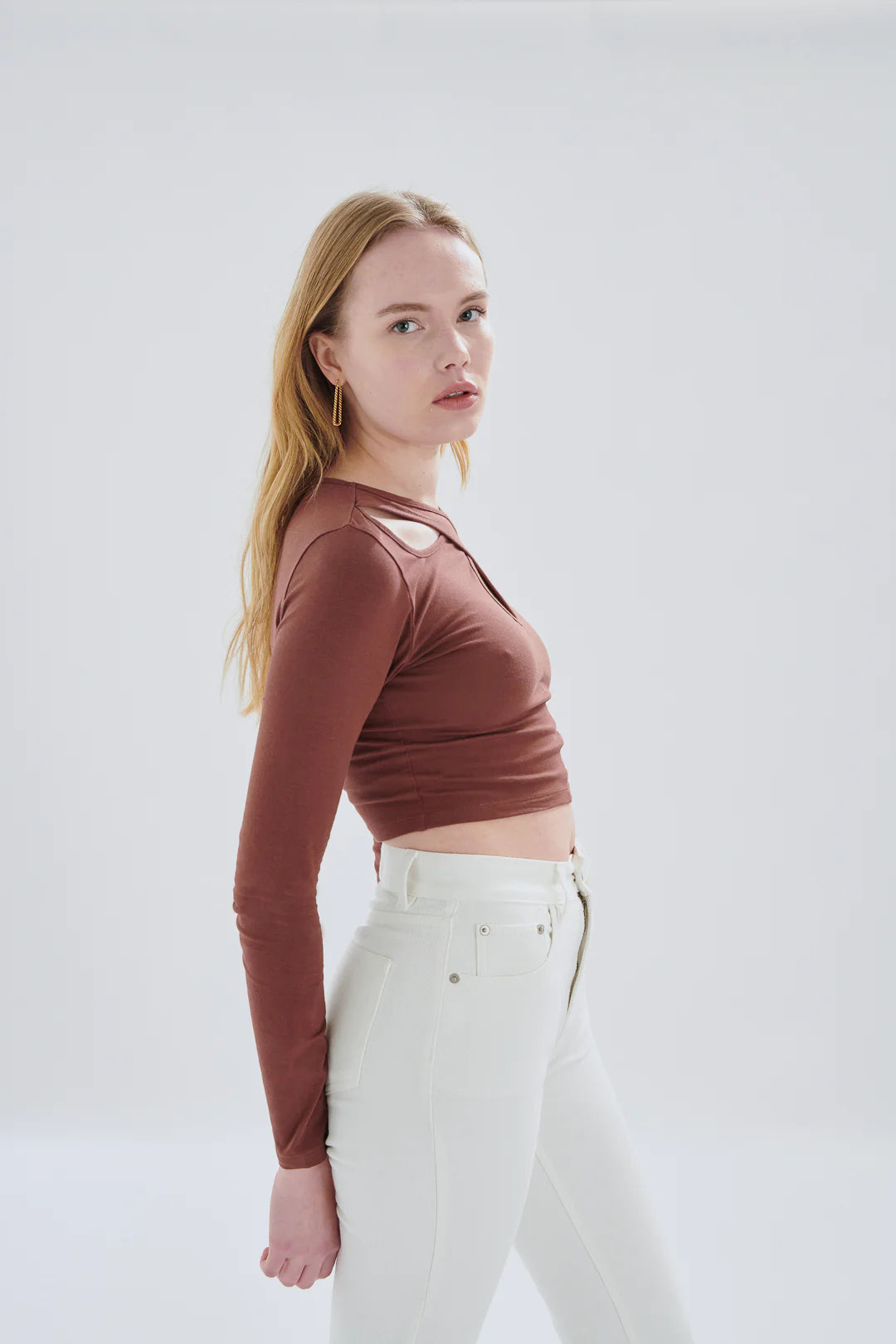 Longsleeve cropped met cut outs