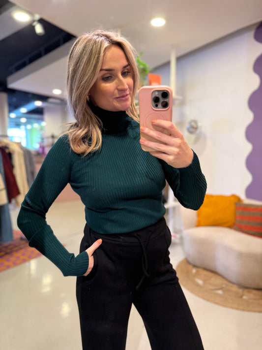 Aansluitende coltrui donker groen