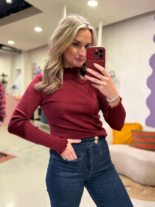 Longsleeve met ruffle kraag bordeaux rood
