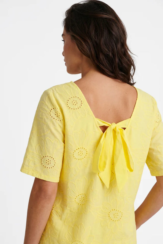 Mae t-shirt butter yellow