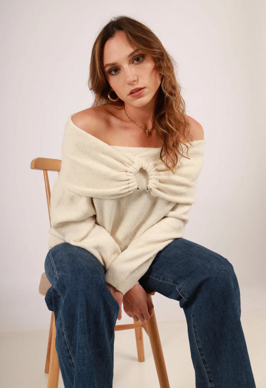 Off-shoulder trui met detail aan voorkant ecru