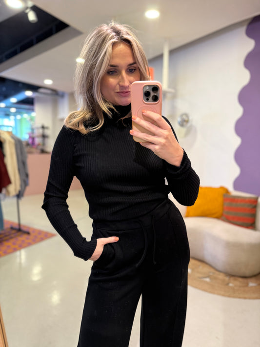 Aansluitende coltrui zwart