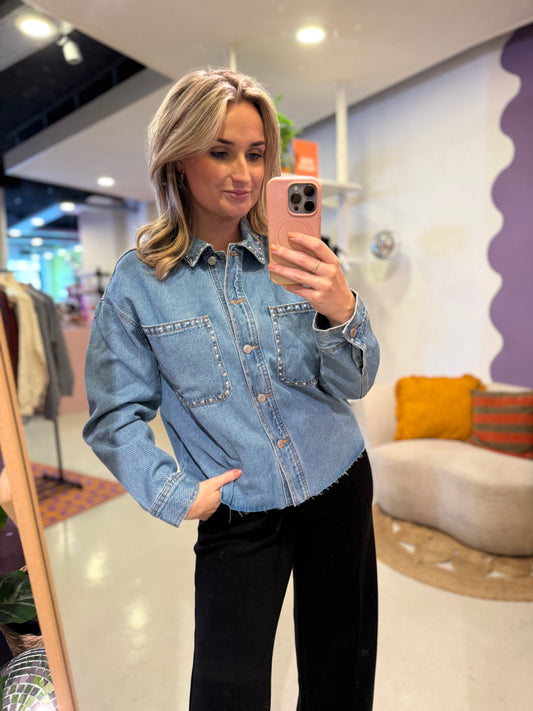 Oversized denim blouse met studs