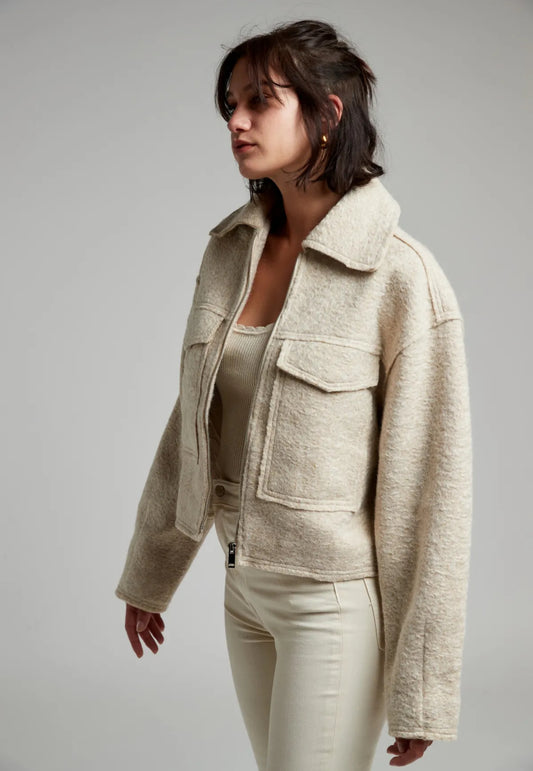 Korte jas beige met borstzakken