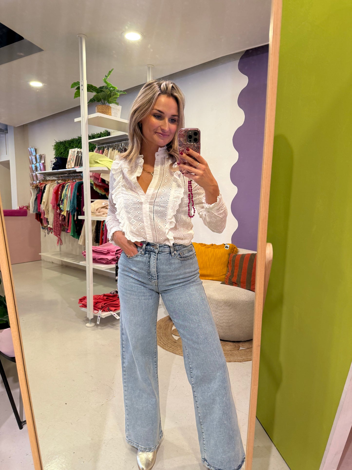 Witte ruffle blouse met borduursel