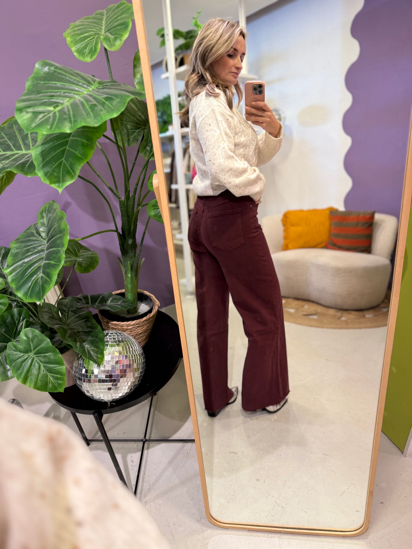 Wijde Bordeaux rode jeans