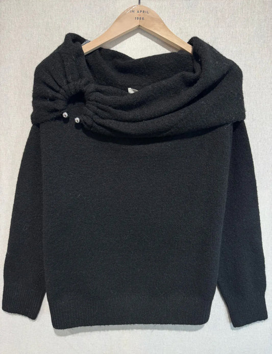 Off-shoulder trui met detail aan voorkant zwart