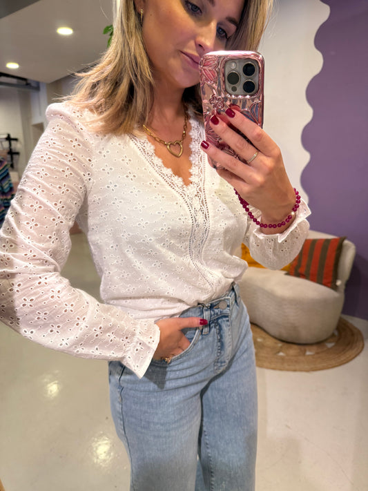 Witte blouse met borduursel