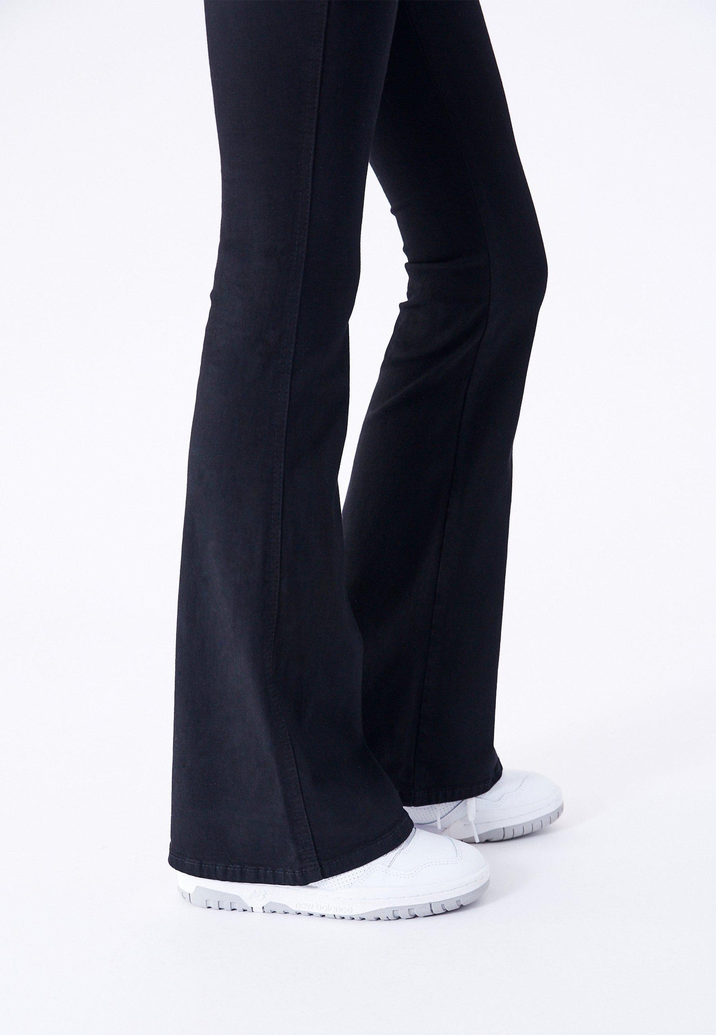 Moxy flare black