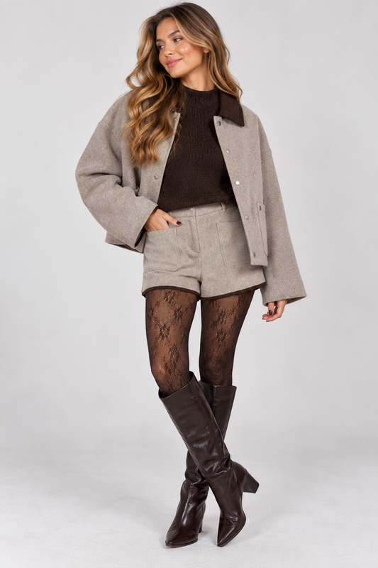 Beige jasje met bruine bies