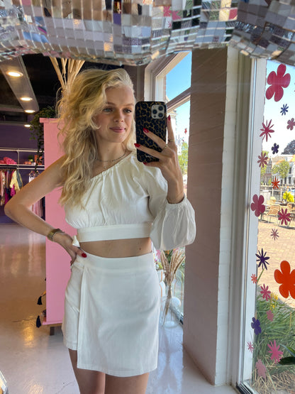 Off shoulder top wit