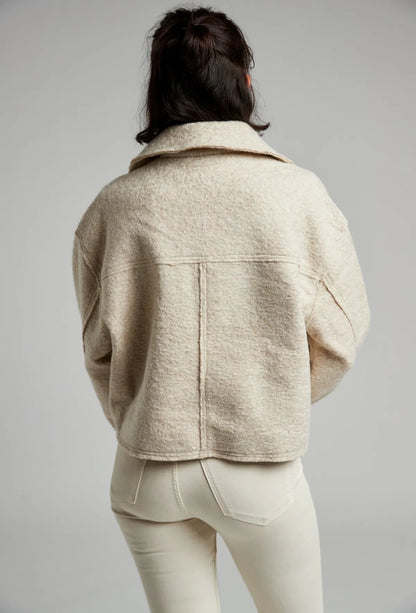 Korte jas beige met borstzakken