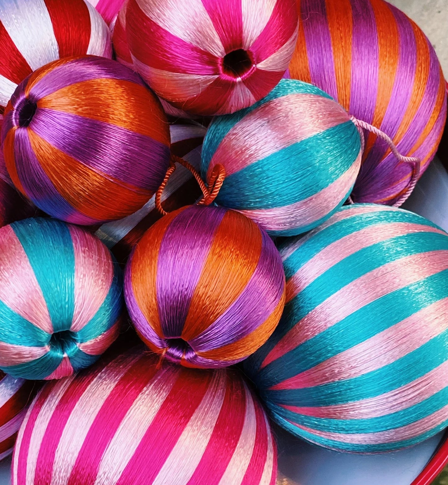 Big Corded Red and White Stripe Ornament PER STUK