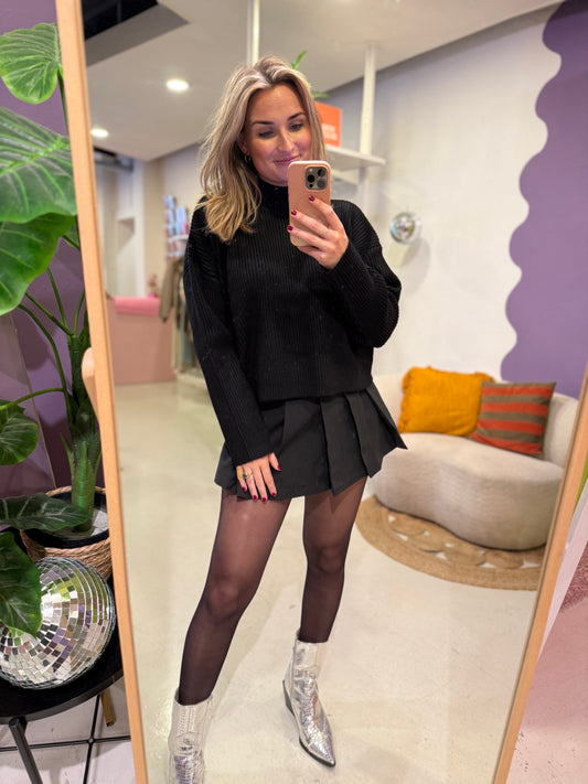 Zwarte skort met riem