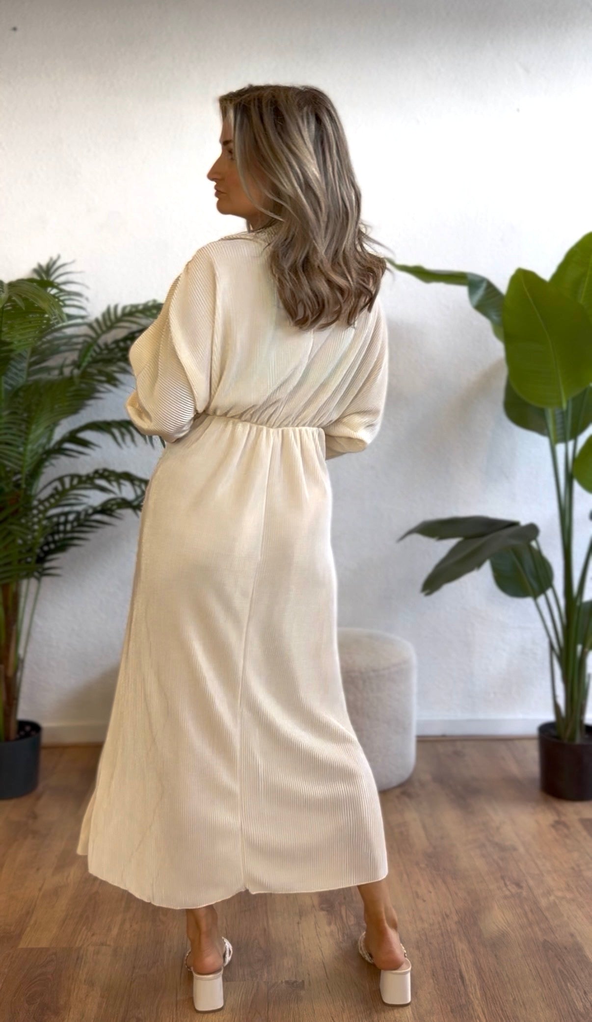 Plissé maxi dress ecru