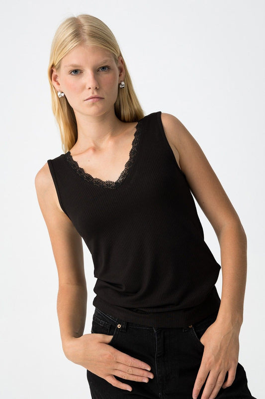 Basis top rib kant zwart