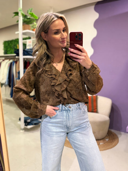 Blouse bruin ruffle met fluffy details