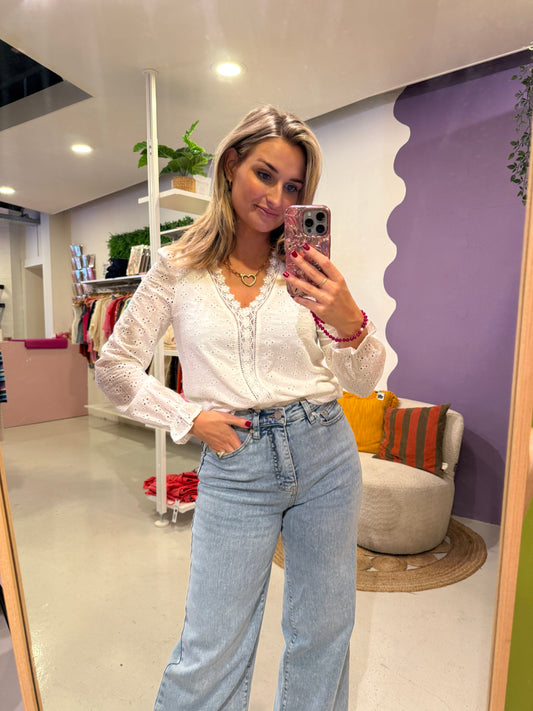 Witte blouse met borduursel