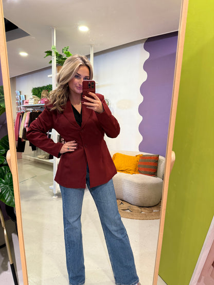 Bordeaux rode getailleerde blazer met strik