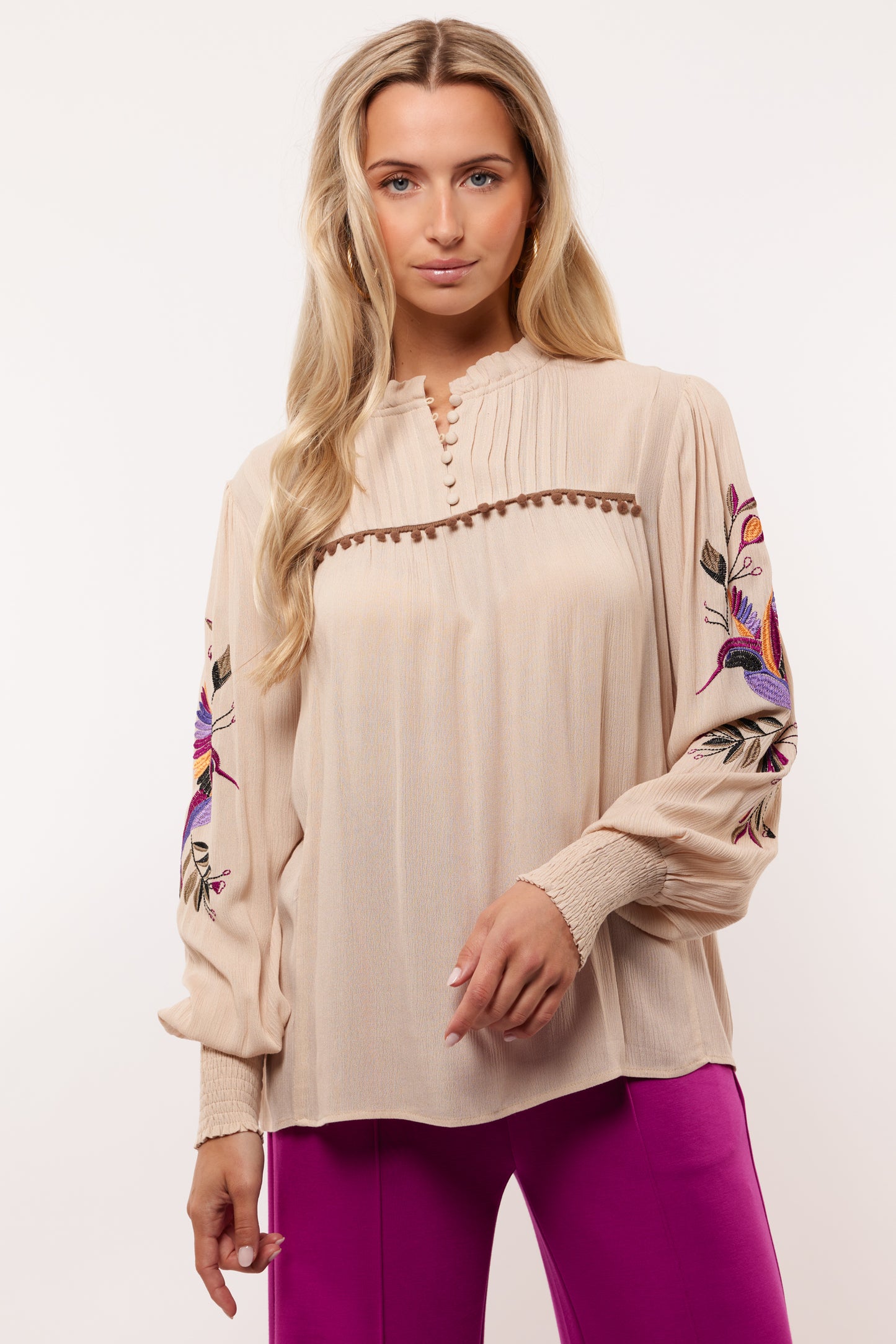 Flore blouse met borduursel sand