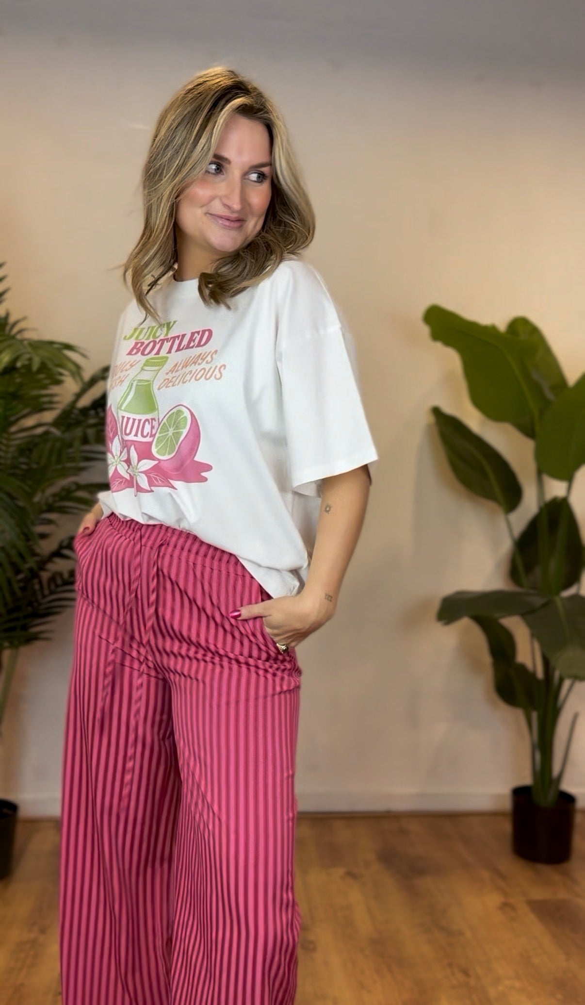 T-shirt juicy bottle berry pink