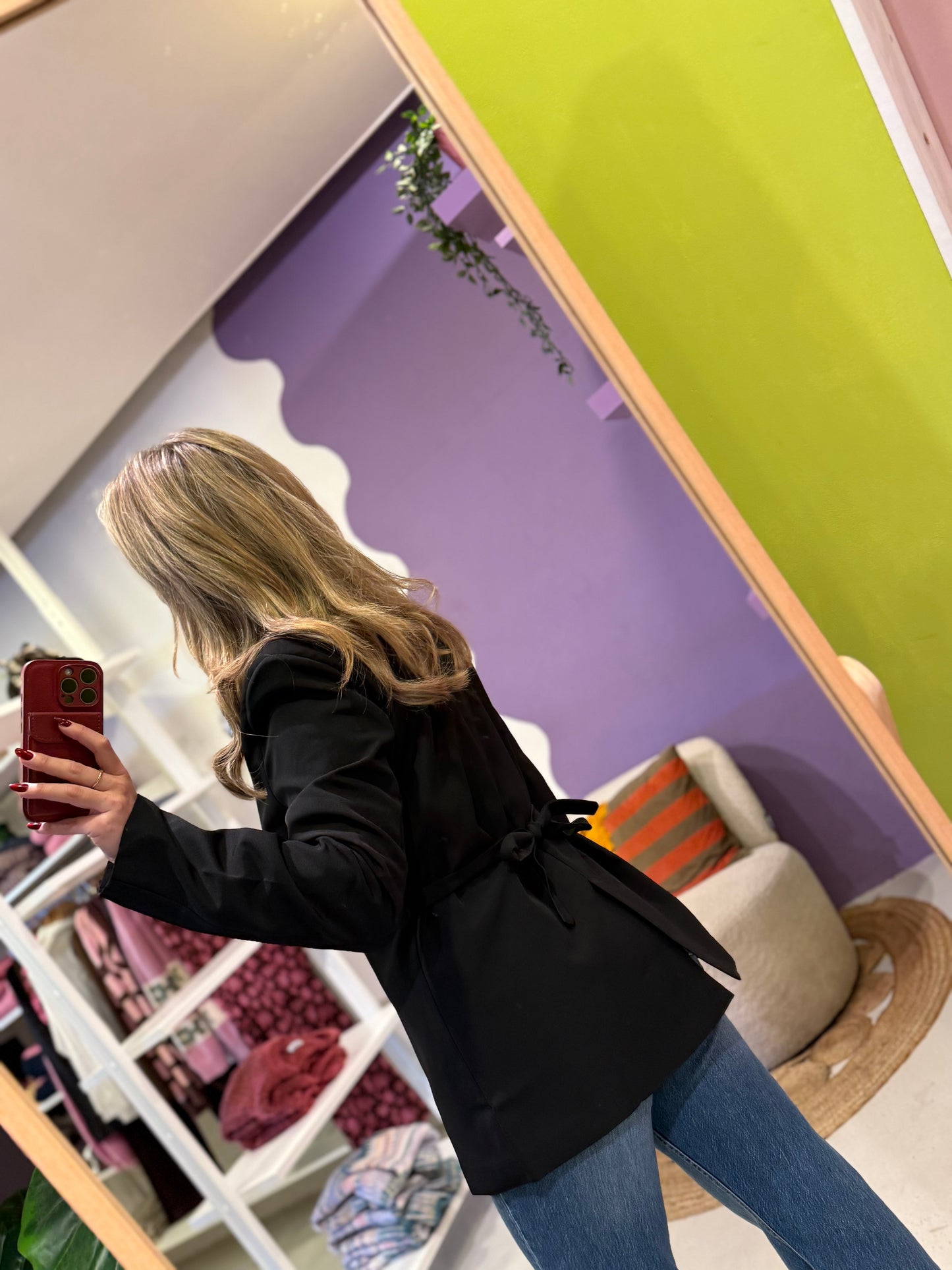 Zwarte getailleerde blazer met strik