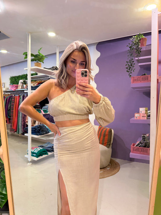 Off shoulder top beige