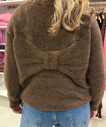 Bruine trui met strik detail op de rug