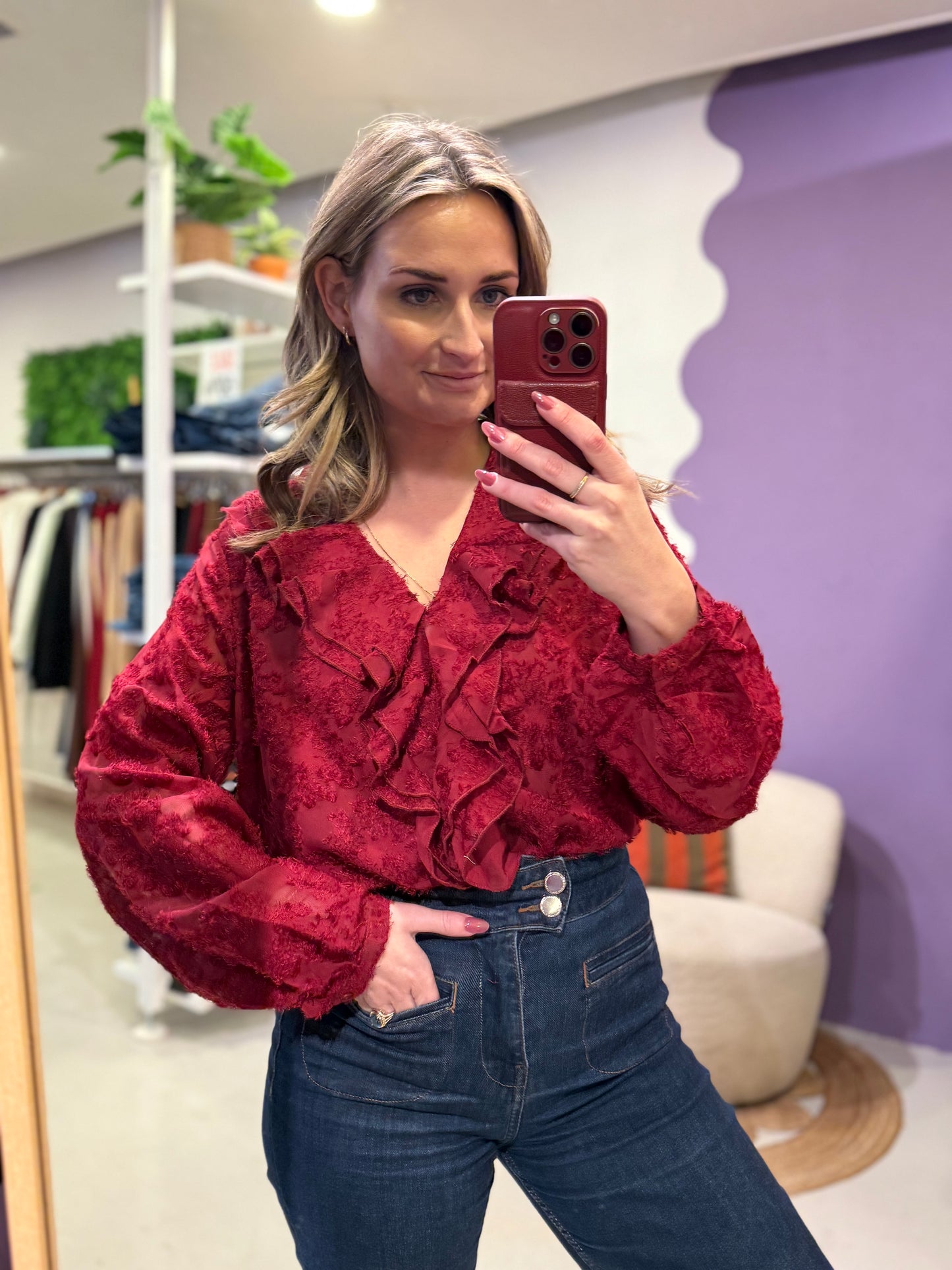 Blouse bordeaux ruffle met fluffy details