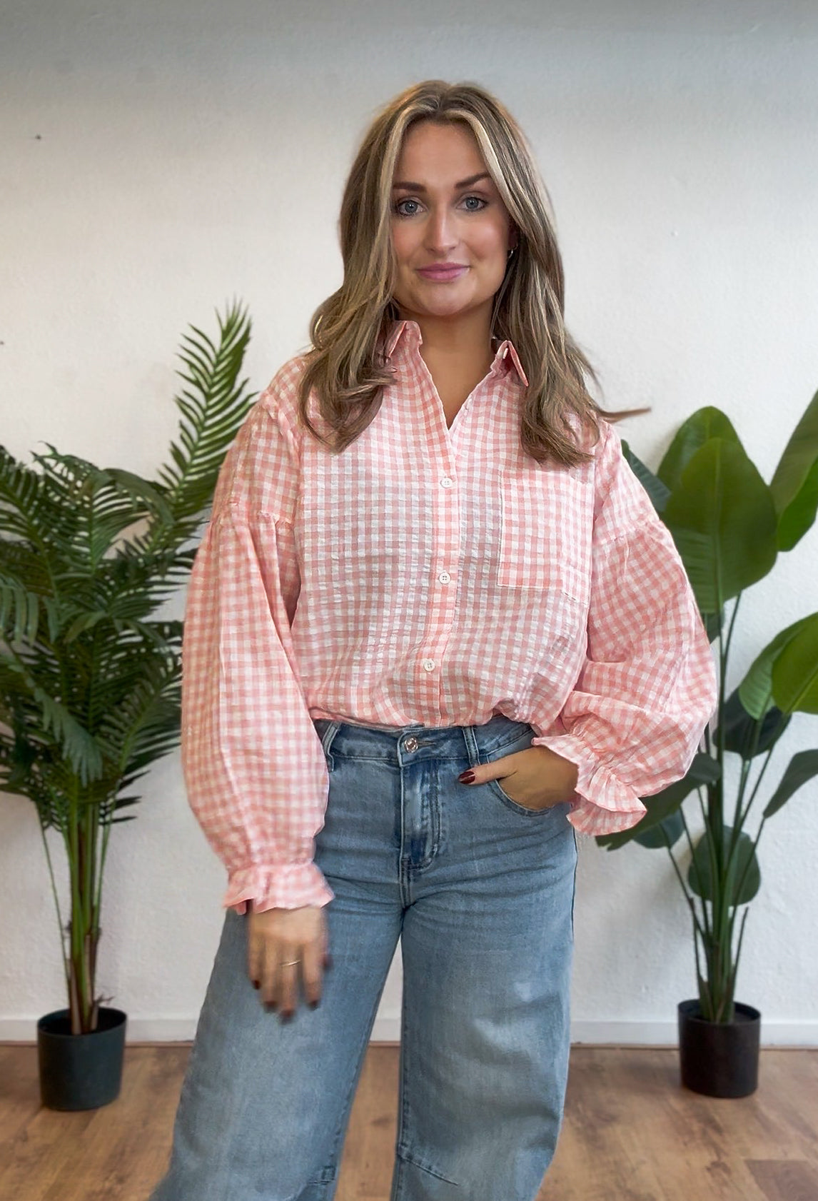 Geblokte blouse met ruffles roze