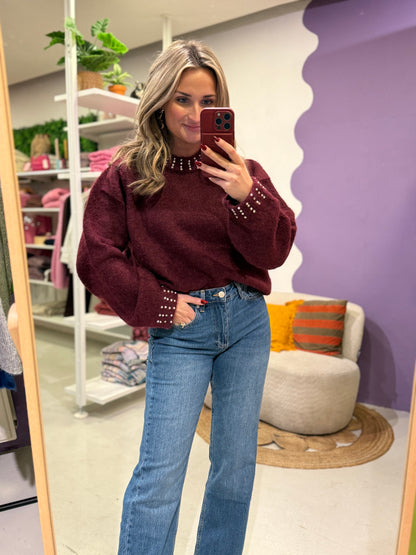 Bordeaux rode trui met parel en glitter details