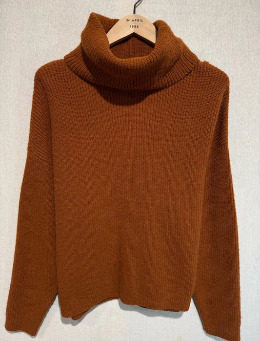Losvallende coltrui gebreid camel