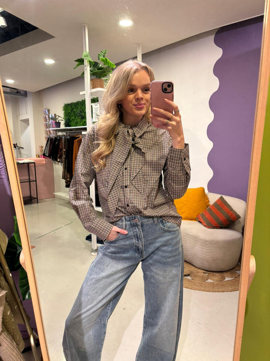 Ruitjes blouse met stik sjaaltje