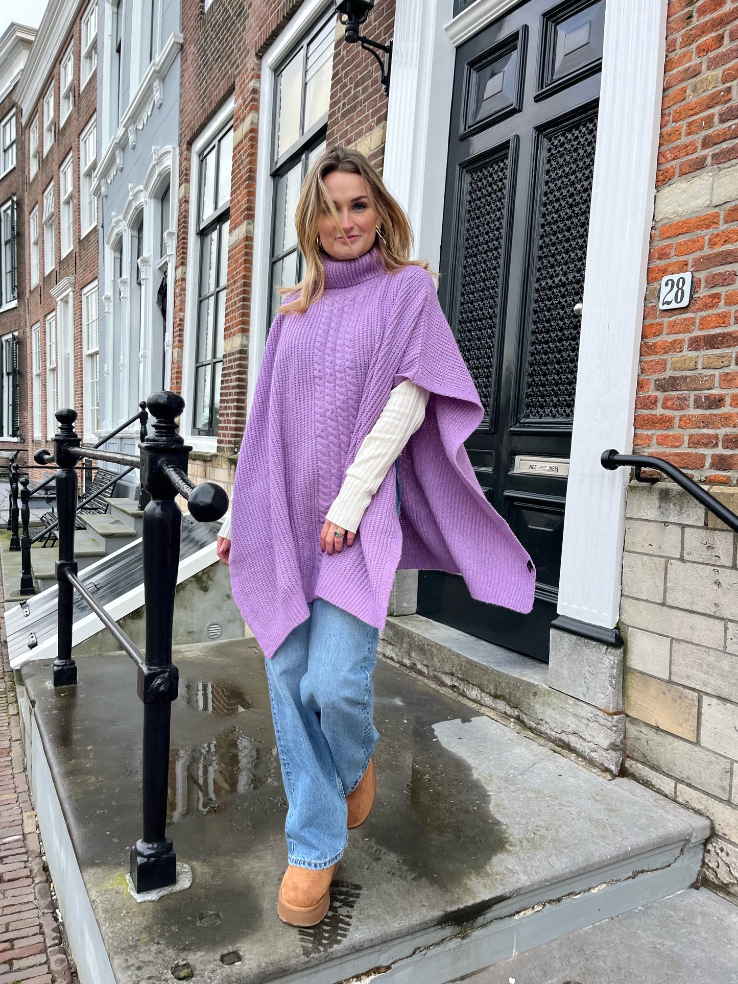 Gebreide Poncho met col lila