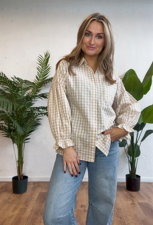 Geblokte blouse met ruffles zand