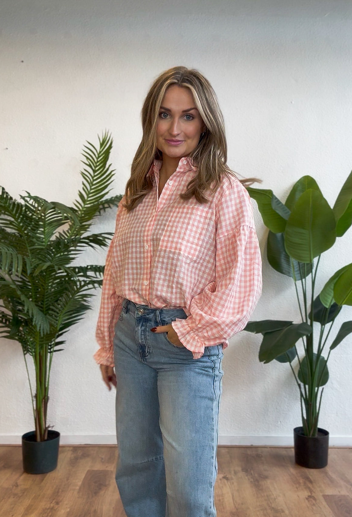 Geblokte blouse met ruffles roze