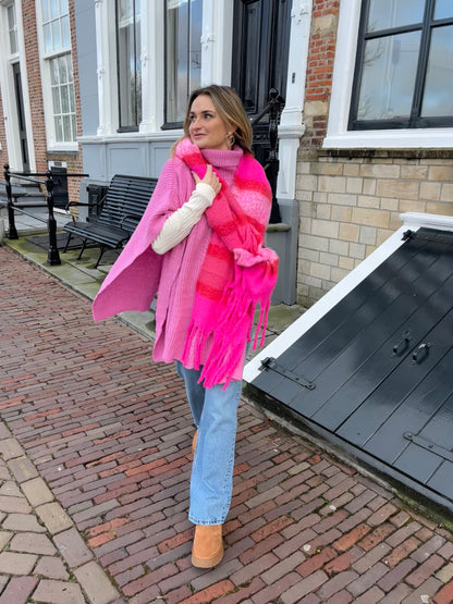Gebreide Poncho met col roze