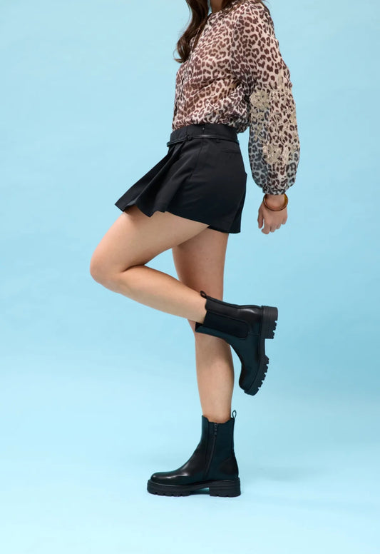 Zwarte skort met riem
