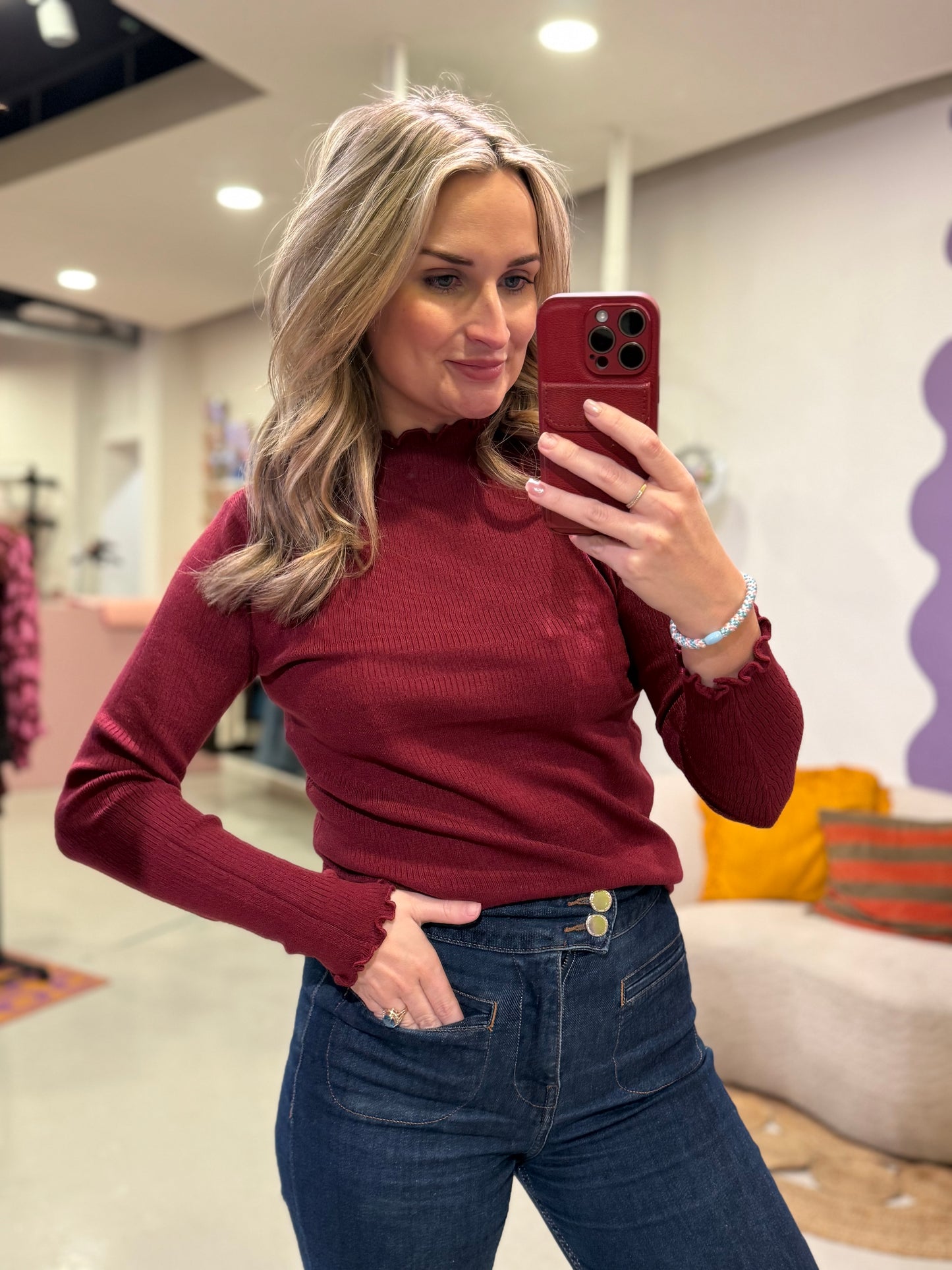 Longsleeve met ruffle kraag bordeaux rood