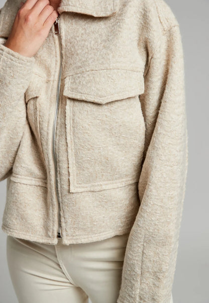 Korte jas beige met borstzakken