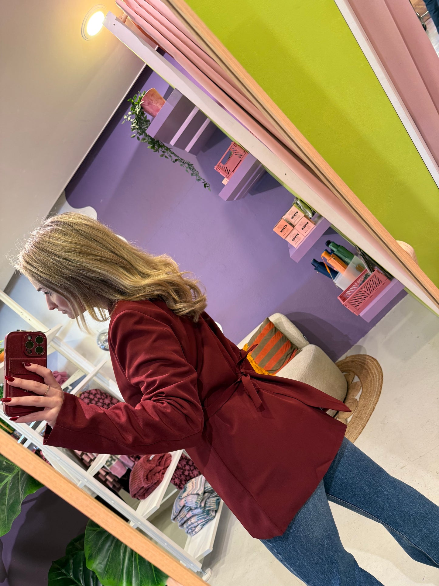 Bordeaux rode getailleerde blazer met strik