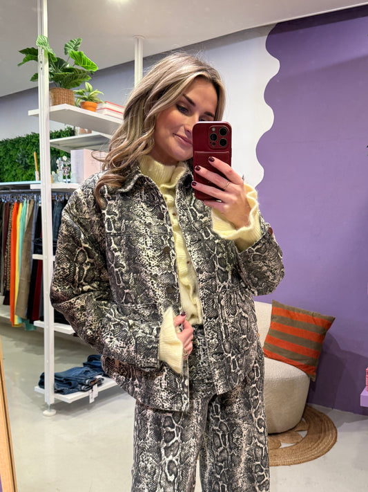Oversized snake jacket