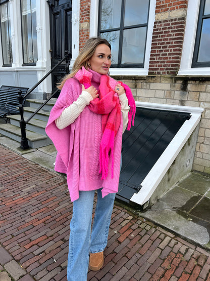 Gebreide Poncho met col roze