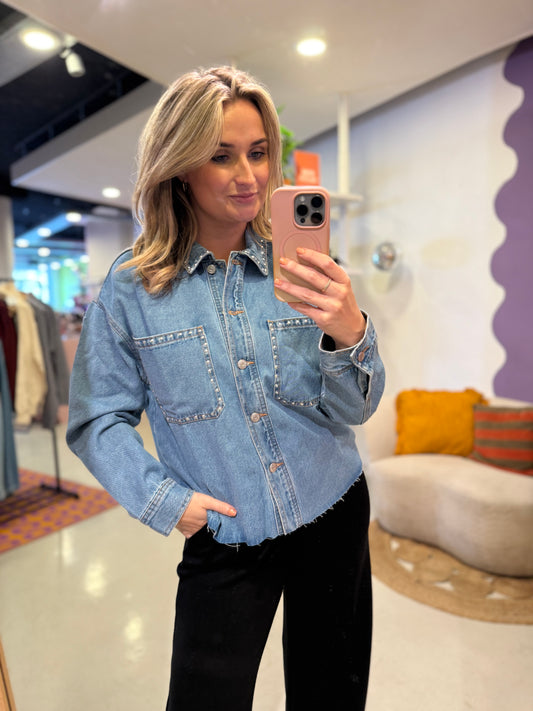 Oversized denim blouse met studs