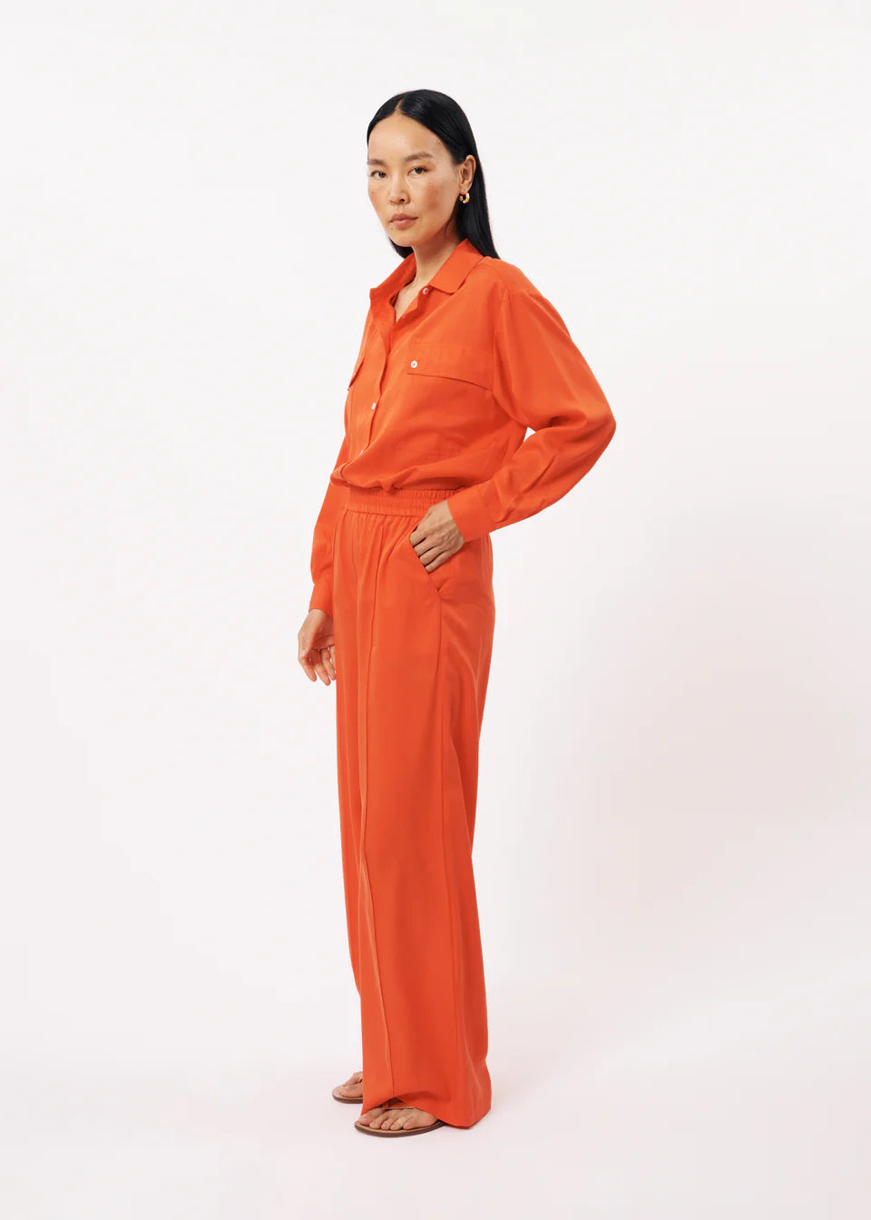 Pantalon met rechte pijp en elastiek in de taille orange