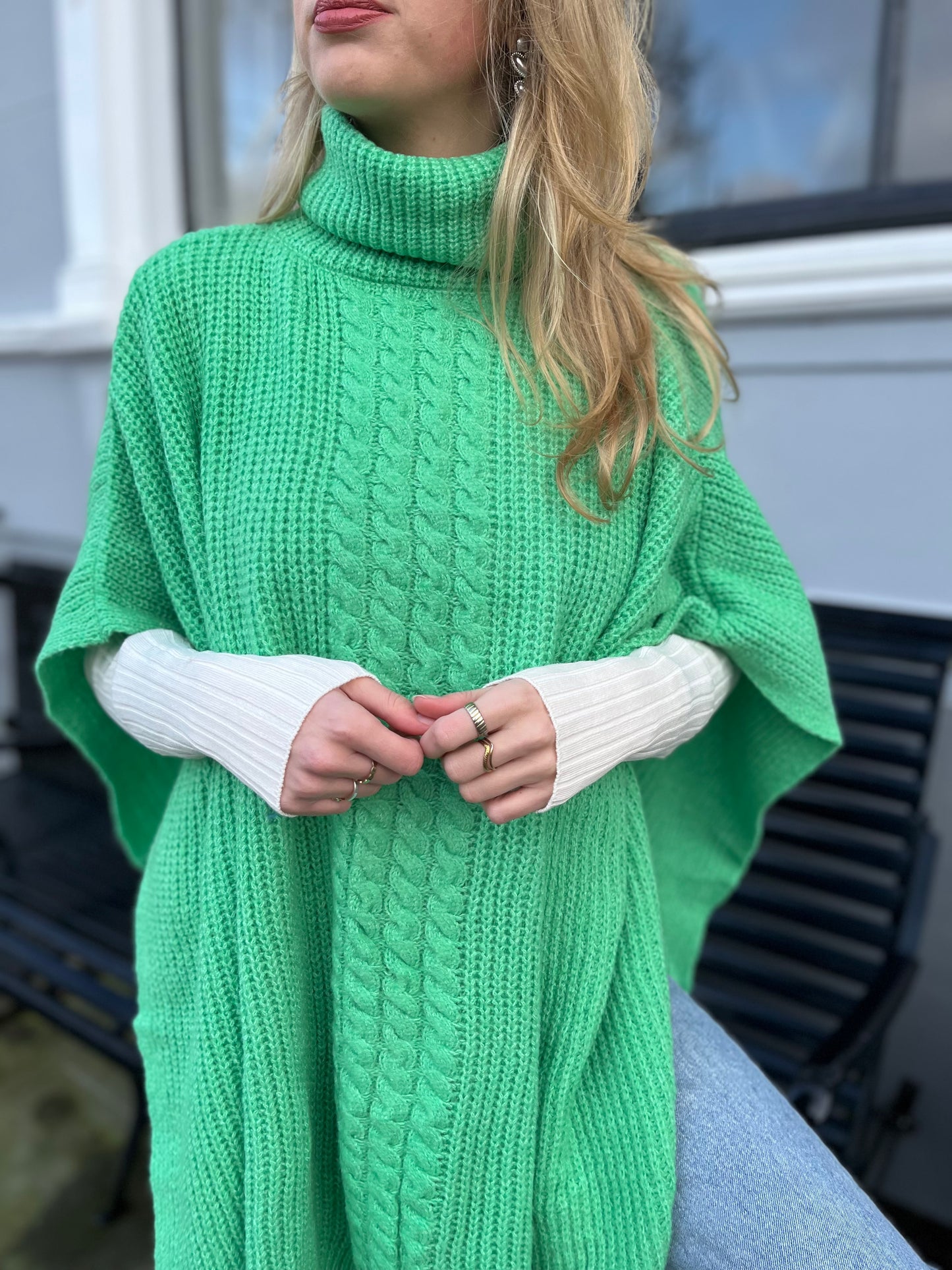 Gebreide Poncho met col groen