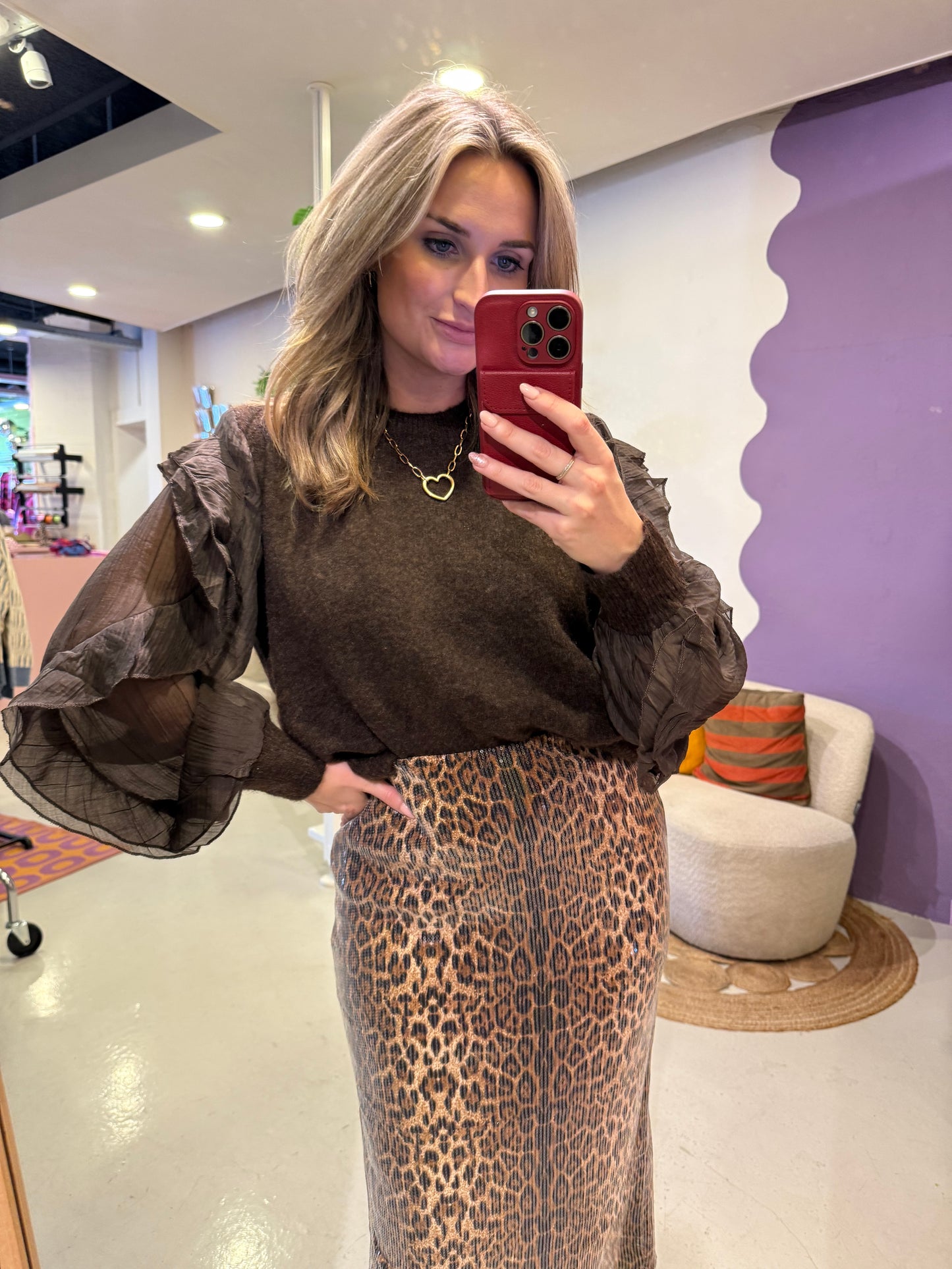 Gebreide trui met blouse mouwen bruin