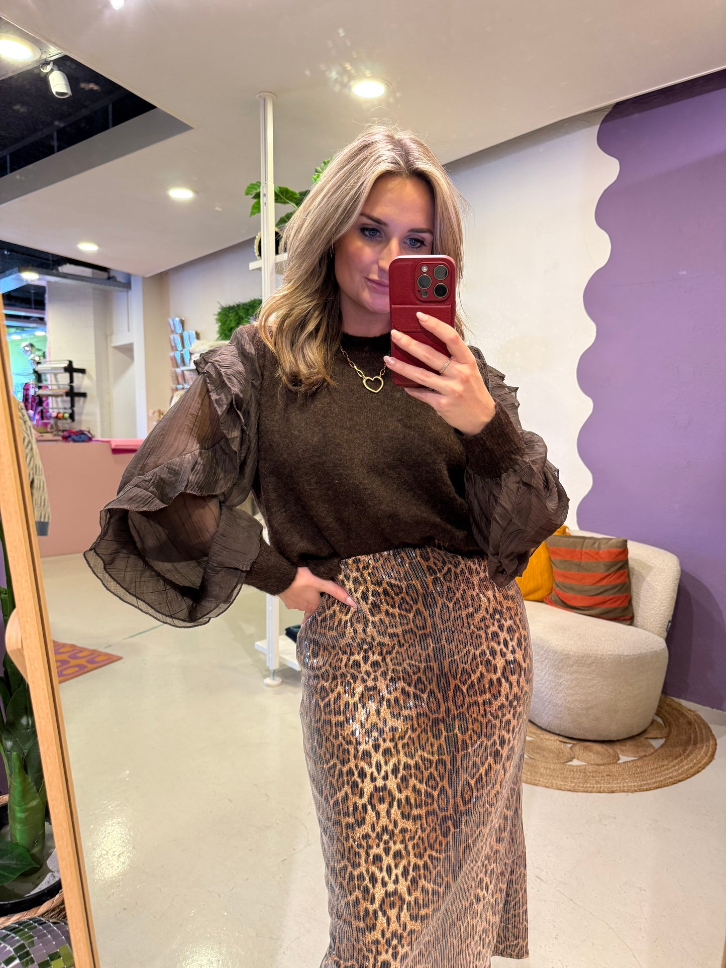 Gebreide trui met blouse mouwen bruin