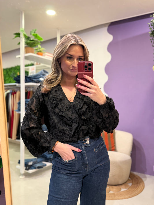 Blouse zwart ruffle met fluffy details